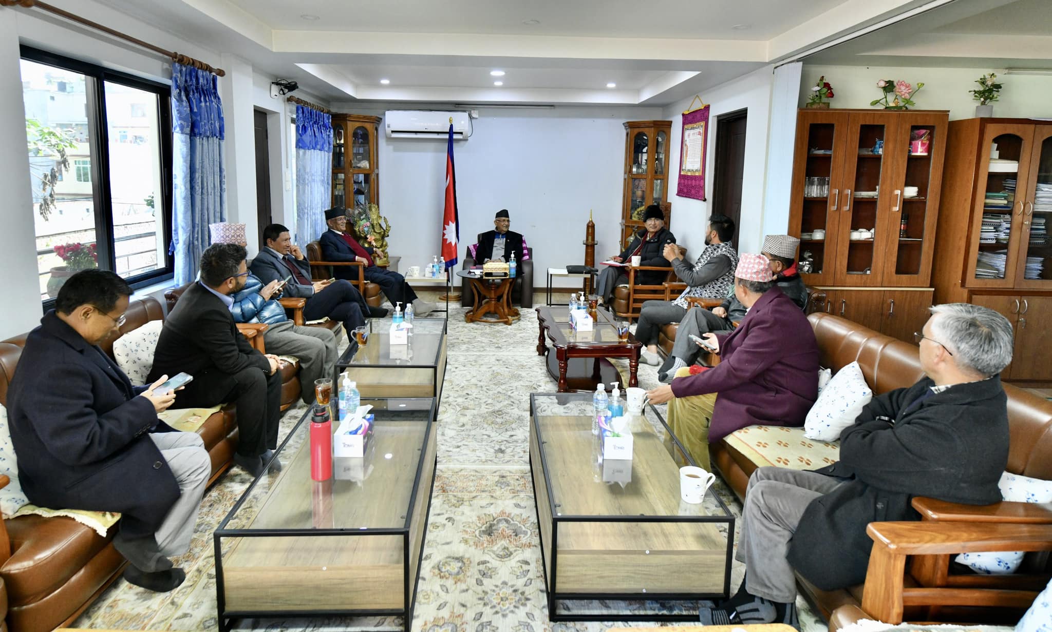एमाले नेतृत्वमा बनेको सात दलीय गठबन्धनको बैठक बस्दै