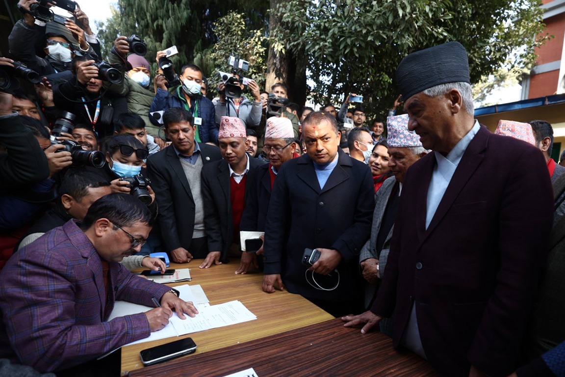 चिसो मौसममा सिंहदबार परिसरमा राजनीतिक सरगर्मी