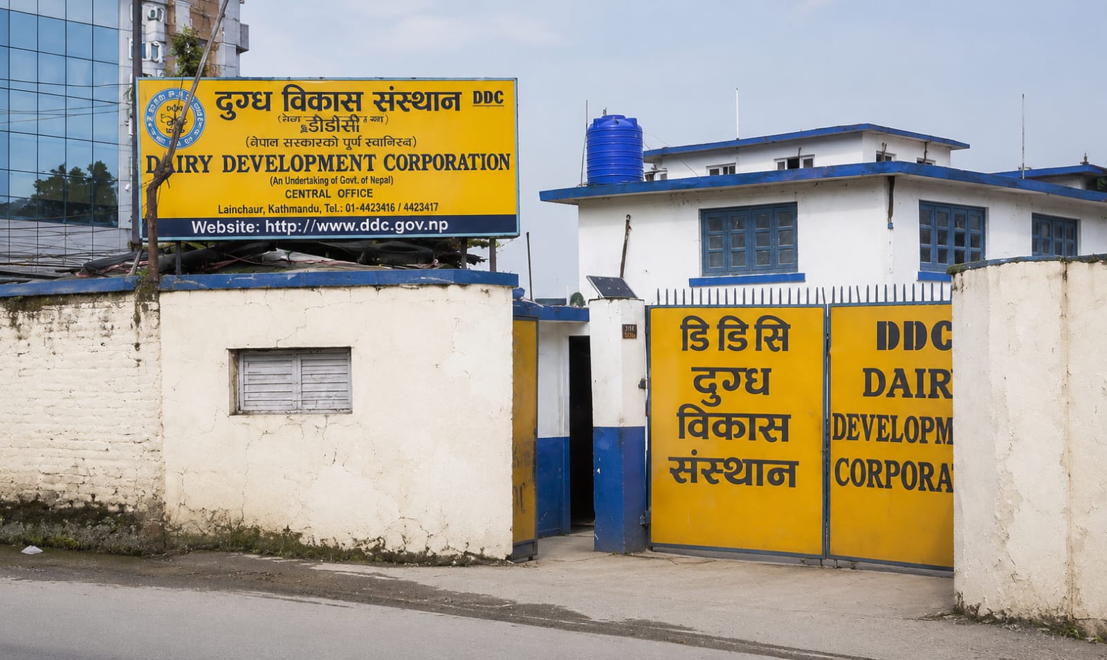 दूध संकलन प्रणालीलाई प्रविधिमैत्री बनाउँदै डीडीसी: साउनभित्र सम्पर्कमा नआउने फार्म र सहकारीबाट दूध नकिन्ने